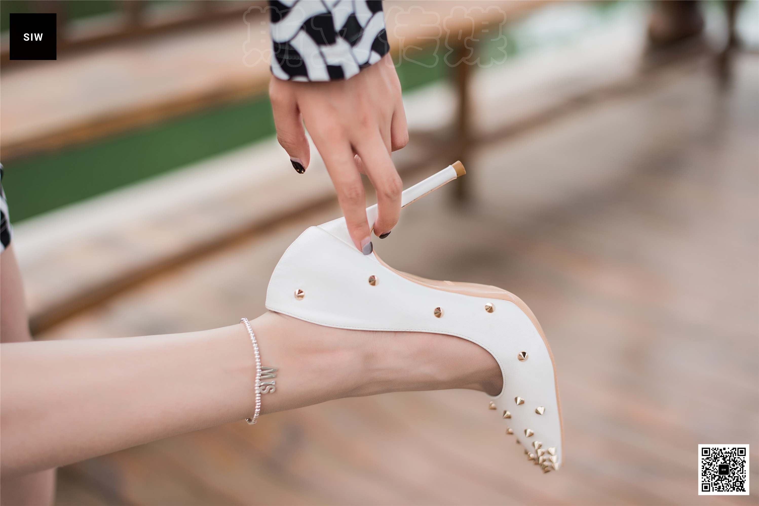 SIW斯文传媒 074 湖心凉亭 - 雯静